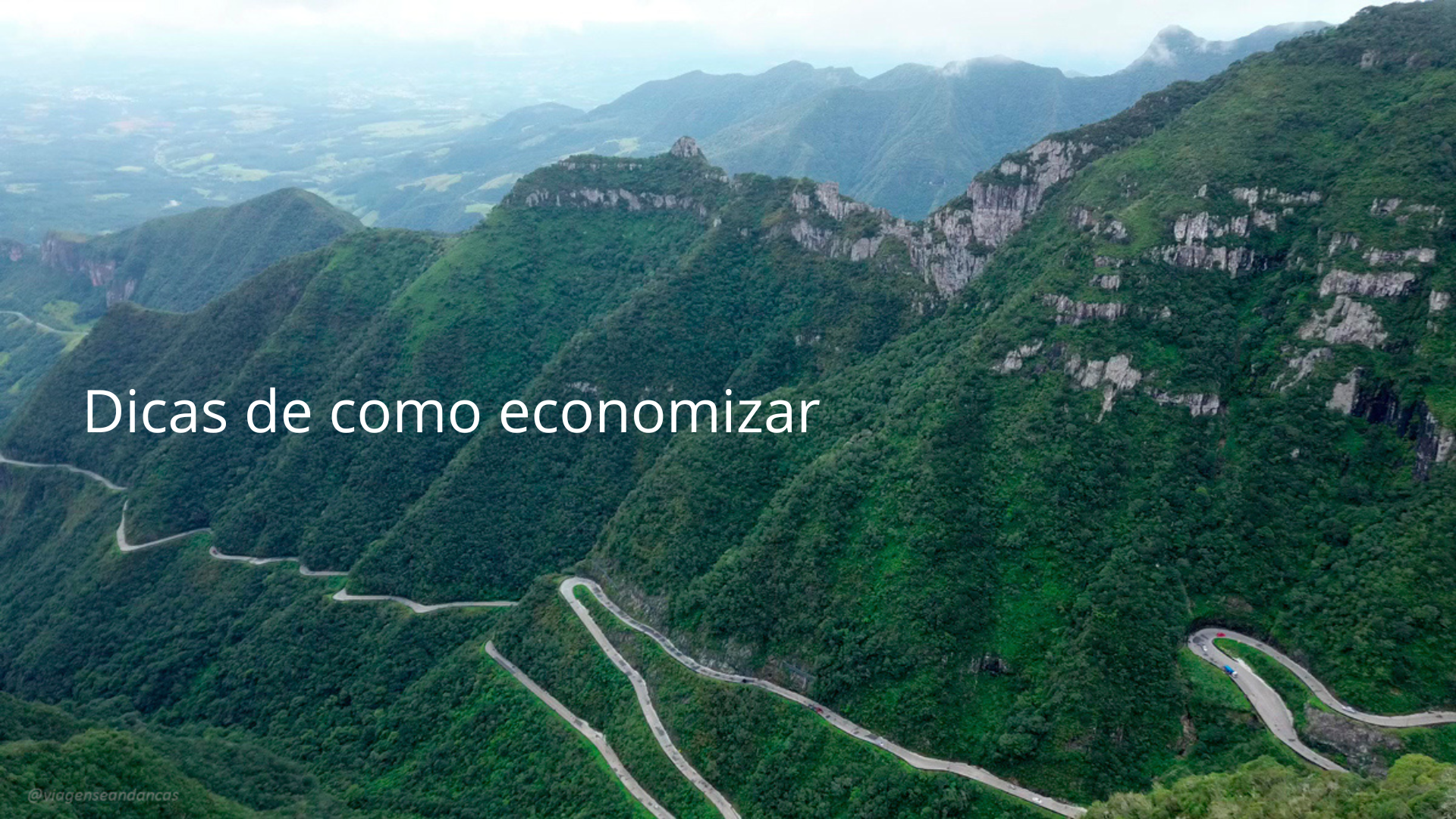 A Serra do Rio do Rastro é considerada uma das estradas mais emblemáticas do Brasil, famosa pelas suas curvas fechadas, cenários deslumbrantes e pela imponência