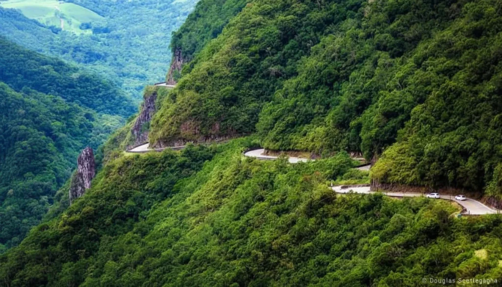 Aprecie a espetacular rodovia da Serra do Rio do Rastro